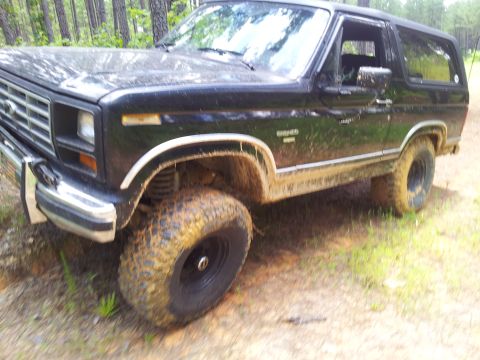 1986 Ford Bronco - This muddy 1986 Ford Bronco is equipped with a lifted suspension and aggressive off-road tires.