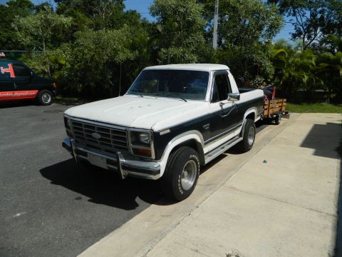 1984 Ford Bronco - This Ford F-Series pickup truck appears to be from the early 1980s, not a 1984 Bronco.
