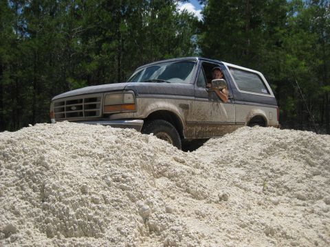 1994 Ford Bronco - This 1994 Ford Bronco navigates a challenging terrain of light-colored gravel.