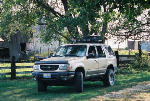 1999 Ford Explorer photo