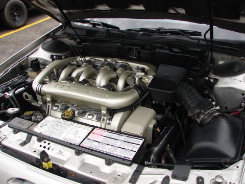 1992 Ford Taurus - Engine bay of a 1992 Ford Taurus SHO, showing the V6 engine and associated components.