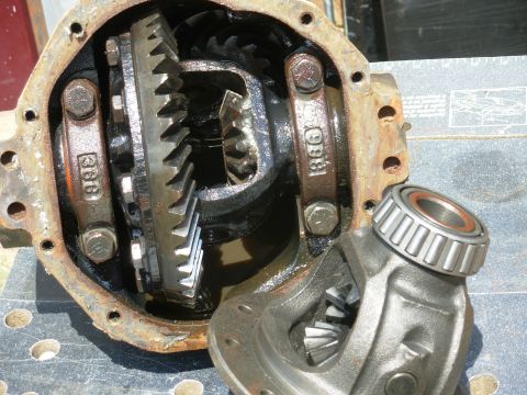 1983 Ford Bronco - Turns out neither weld broke in the front Lincoln-locker, but with all the damage this has caused, I'm still swapping back to an open diff.