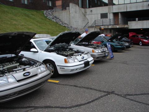1992 Ford Taurus - Multiple Ford Taurus models are displayed with their engines visible.