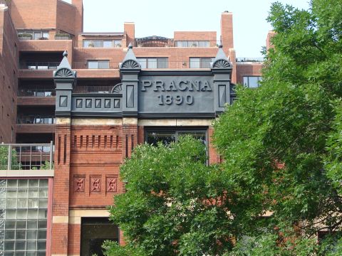 1992 Ford Taurus - Building facade with "PRACNA 1890" inscription and trees in front.