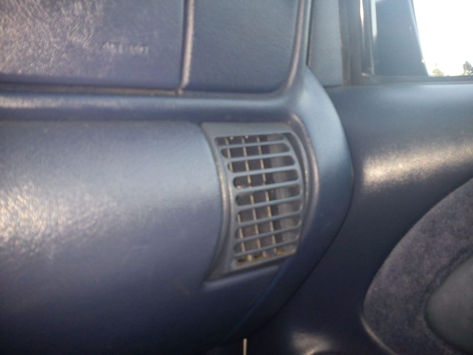 1997 Chevrolet Silverado 1500 interior air vent on dashboard