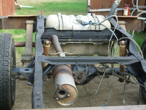 1983 Ford Bronco - Tank & muffler in. Note that the muffler is a rare '96-Bronco-specific one with a 3-bolt flange, and I've homemade a mating flange to weld…