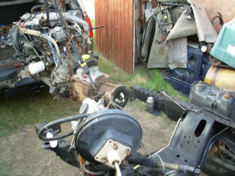 1983 Ford Bronco - The dually is in Park - I'm rolling the chassis under the engine. [url=http://www.supermotors.net/registry/22771/78471-2] http://www.superm…