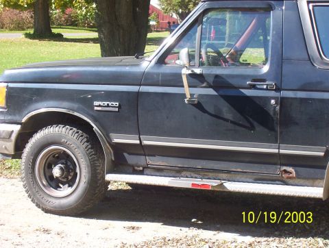 1987 Ford Bronco - another picture of the driver's side