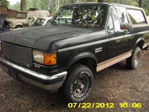 1988 Ford Bronco - I don't really care for that aftermarket Bullet grill, these people keep throwing on them. Good thing is that it came with the original gri…
