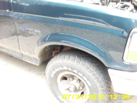 1995 Ford Bronco - It has just started to bubble around the wheel lip on the right side, this camera is crap for taking close pictures...