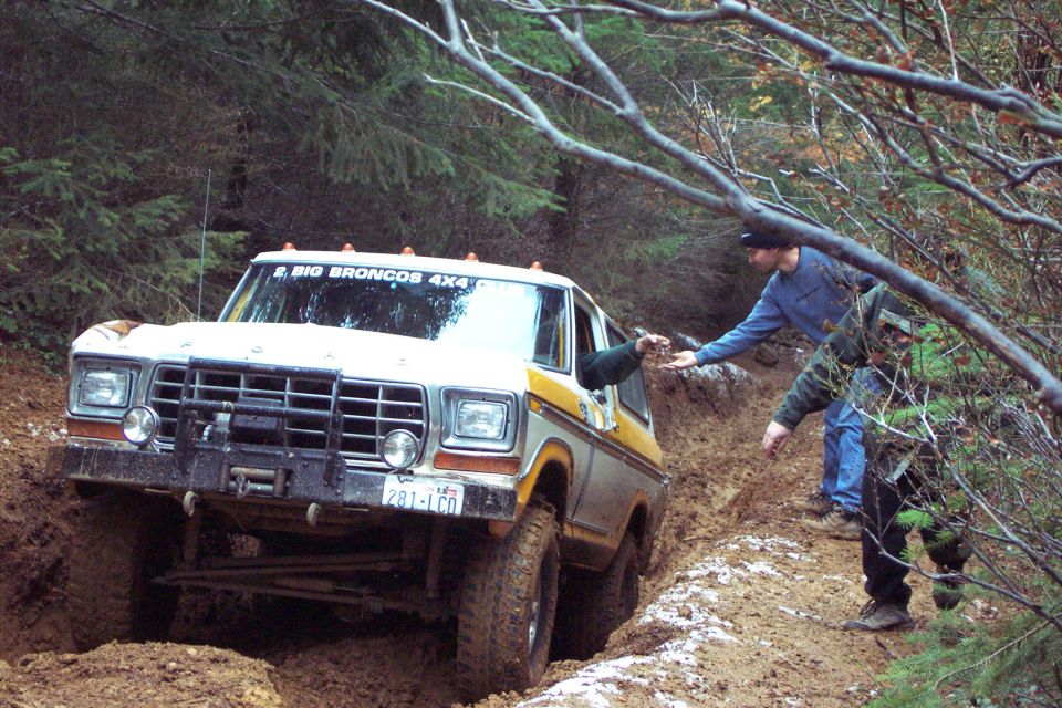 Checking out the broken u-joint.  (11/08/2003)