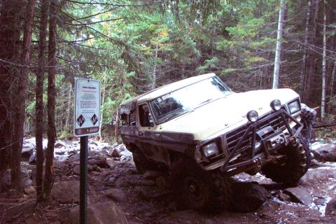 1996 Ford Bronco - Berne finishing up his 35 minute Bone Crusher trail run. (11/08/2003)
