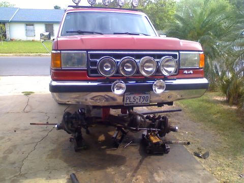 1990 Ford Bronco - Front axle removed from a lifted 1990 Ford Bronco for maintenance.