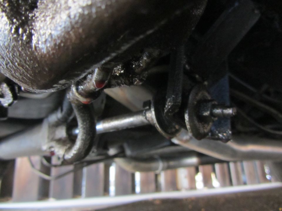 Underside steering linkage with oil leak