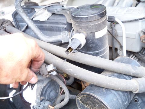 1995 Ford Bronco - Engine bay components and hoses are shown in this close-up view.