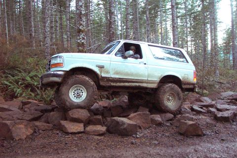 1996 Ford Bronco - Playing in easy part (kiddie pool) of Firebreak Five rock field. (11/09/2003)