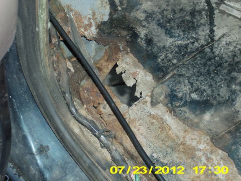1995 Ford Bronco - Ford should be a shamed of it's self, a 17 year old vehicle rusting out this badly. I don't even live in the snowbelt...