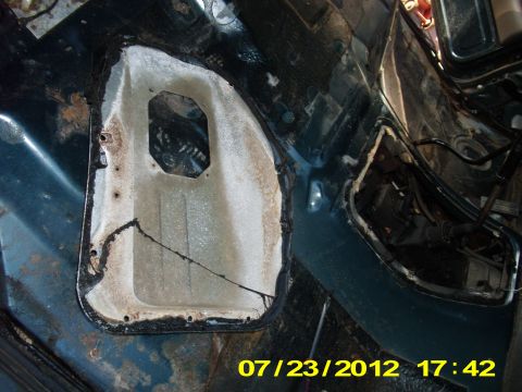 1995 Ford Bronco - There is no need for this Butyl rubber around this but this is what they did back in the day. This will be cleaned and sealed properly on t…