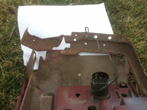 1984 Ford Bronco - Dash support seperated