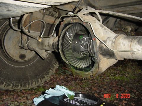 1989 Ford Bronco - Mike changed his gear oil in the morning on Sat.