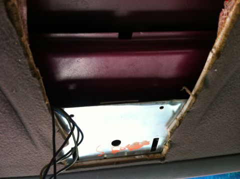 1992 Ford F-150 - How the front bracket is mounted.