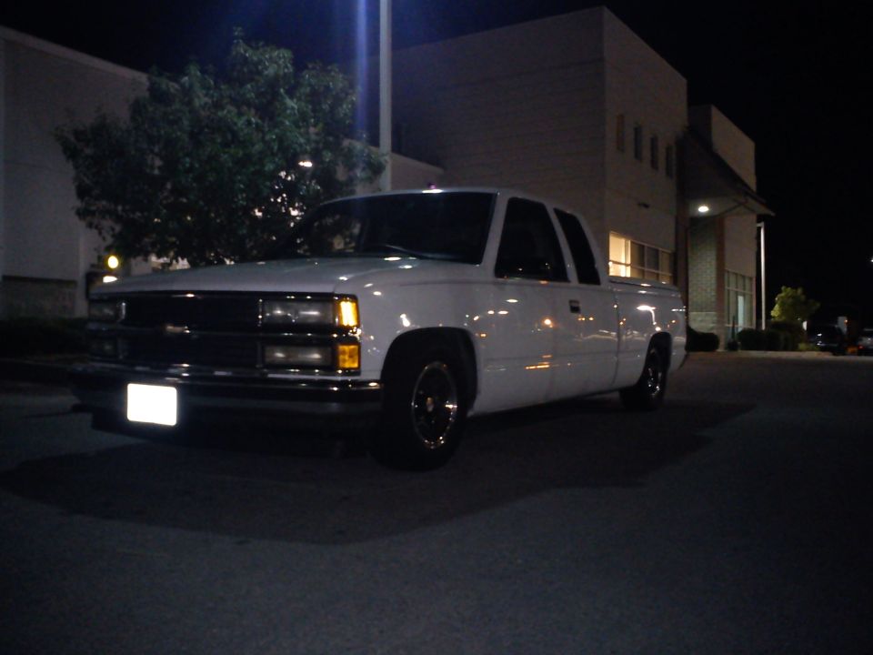 White 1997 Chevrolet Silverado 1500 pickup truck, 3q-front view