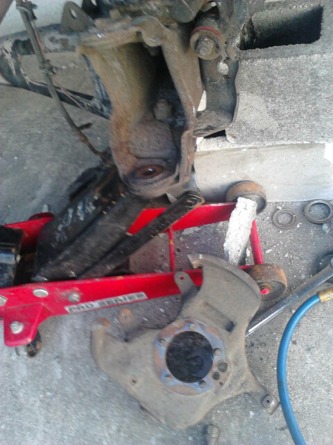 1996 Ford Bronco - Got the knuckle off. This being the 5 stud knuckle, it threw it in my shed of spare parts. If you Have the 6 stud knuckle your gonna be usi…