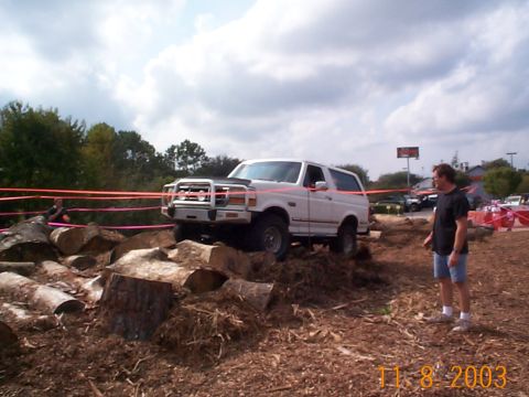 1992 Ford Bronco - This logs were huge. I wasn't quite hung up yet but I was close. Lockers would have helped a lot.
