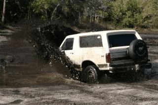 1988 Ford Bronco - Animation of my first time mudding my friend made me of the pics