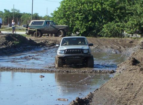 1996 Ford Bronco - In line for the mud. Trucks On the Track