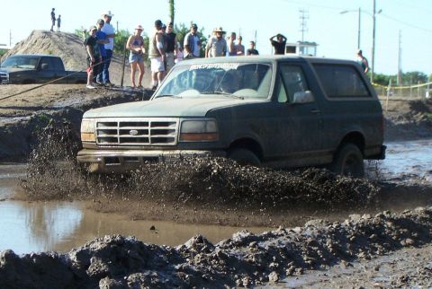 1996 Ford Bronco - mudding at Trucks on the Track