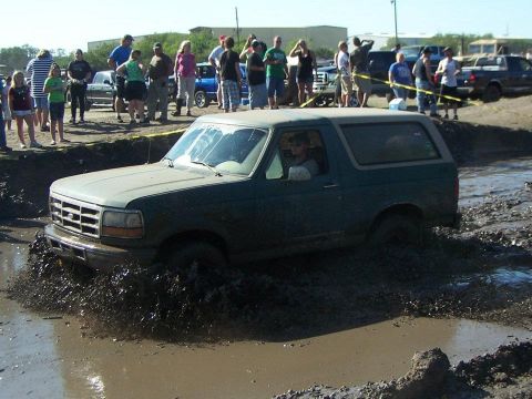1996 Ford Bronco - muddin at Track on the Track