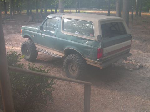 1990 Ford Bronco - This lifted Ford Bronco appears to be from the early 1990s, not a 1990 model.