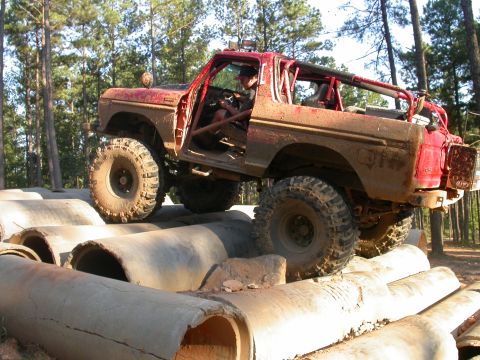 1990 Ford Bronco - Modified SUV navigates an obstacle course made of concrete pipes.