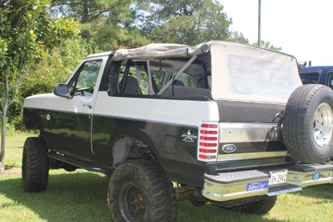 1994 Ford Bronco - This lifted Ford Bronco has a two-tone paint job and a spare tire mounted on the rear tailgate.