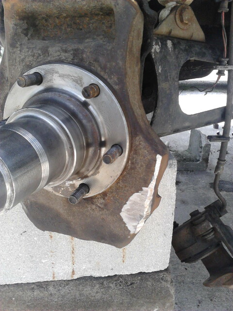 1996 Ford Bronco - The backing palte slightly hit the knuckle here. This had to grind this down alittle. i did alittle extra to make the area smooth