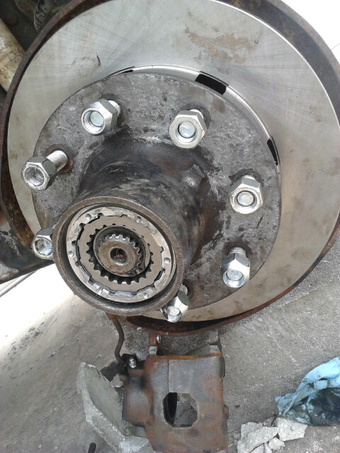 1996 Ford Bronco - Put the lockout assembly in. Put the inner and outer lockrings in. Might need to pry the axleshaft outward by using a large screwdriver on…