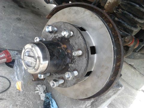 1996 Ford Bronco - Put the lockout cap and the 6 screws in. Make sure the lockout opperates as should. easy way to tell is watch the axleshaft when spinning t…