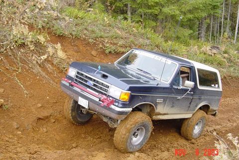 1989 Ford Bronco - Mike on the greasy clay hill on powerline