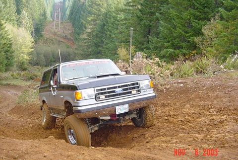 1989 Ford Bronco - Unloading that open front diff