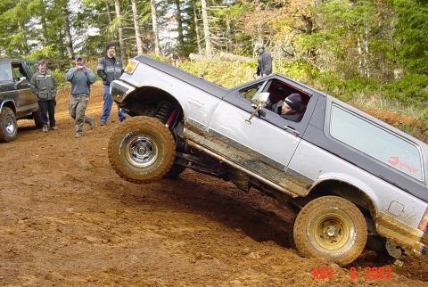 1989 Ford Bronco - Woah..Tire is up a little