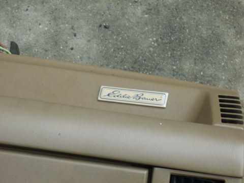 1988 Ford Bronco - You know for an 80's dash, it's not a bad looking dash. It has the fake woodgrain around the instruments, but it isn't that bad.