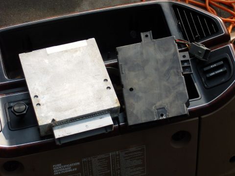 1988 Ford Bronco - heres the computers they used back in the day...