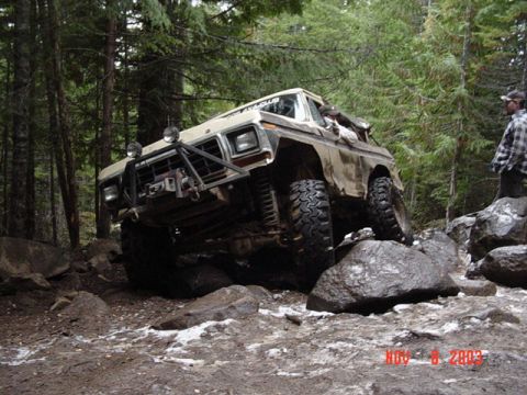 1989 Ford Bronco - 30 min to make it around!!