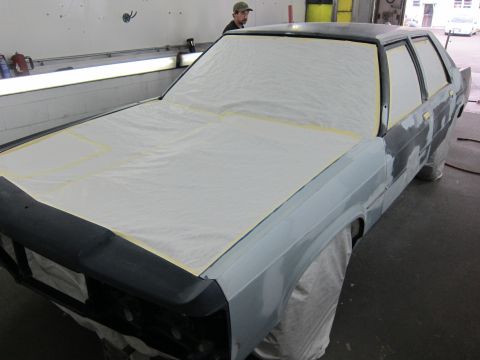 1991 Ford LTD Crown Victoria - A 1991 Ford Crown Victoria LTD in a body shop, ready for paintwork.