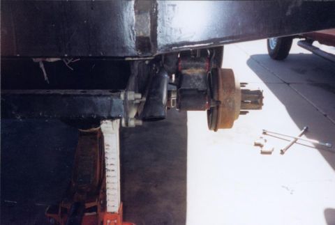 1987 Ford Bronco - here is clearenc to the tailpipe, yeah a 460 exhales through that small pipe but I have yet to hit any of my exhast on a rock