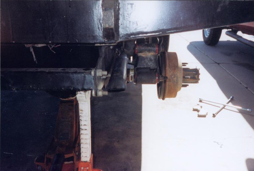 here is clearenc to the tailpipe, yeah a 460 exhales through that small pipe but I have yet to hit any of my exhast on a rock