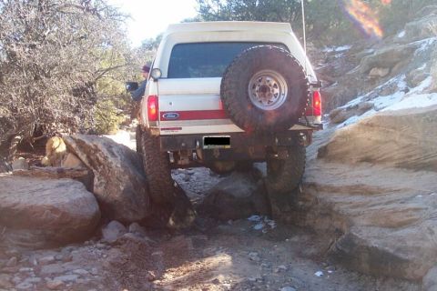1990 Ford Bronco - Climbing with the rear sidewalls