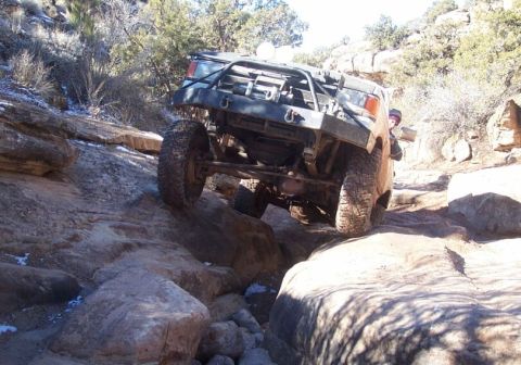 1990 Ford Bronco - Straddling a crack on Lower Helldo