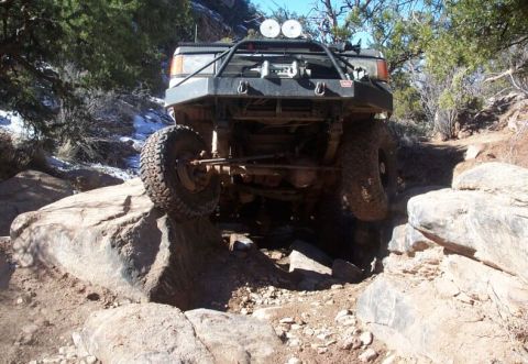 1990 Ford Bronco - One of the last Lower Helldo obstacles